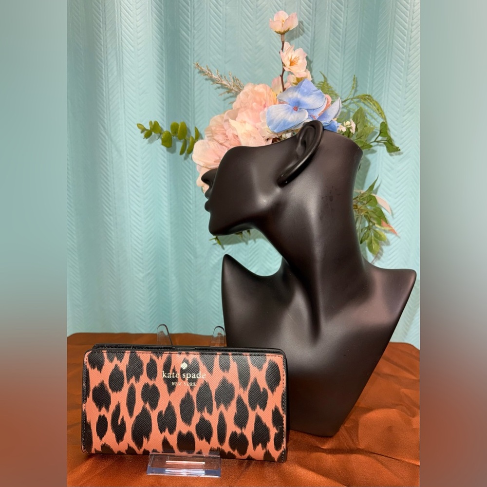 kate spade Leopard Print Zip Around Wallet in Black and Peach - Picture 6 of 6